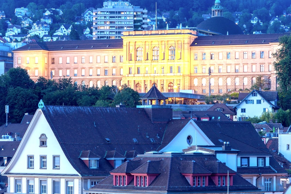 ETH Zürich bei Nacht