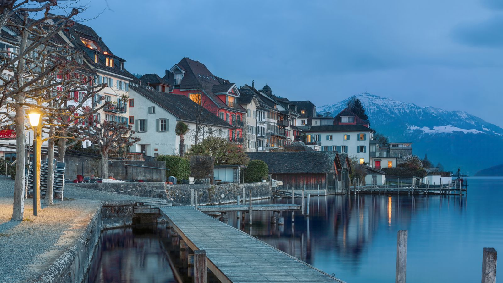 Zug Altstadt mit See und Alpen
